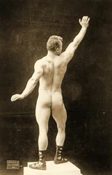 Eugen Sandow, in posa classica greco-romana antica, c.1894